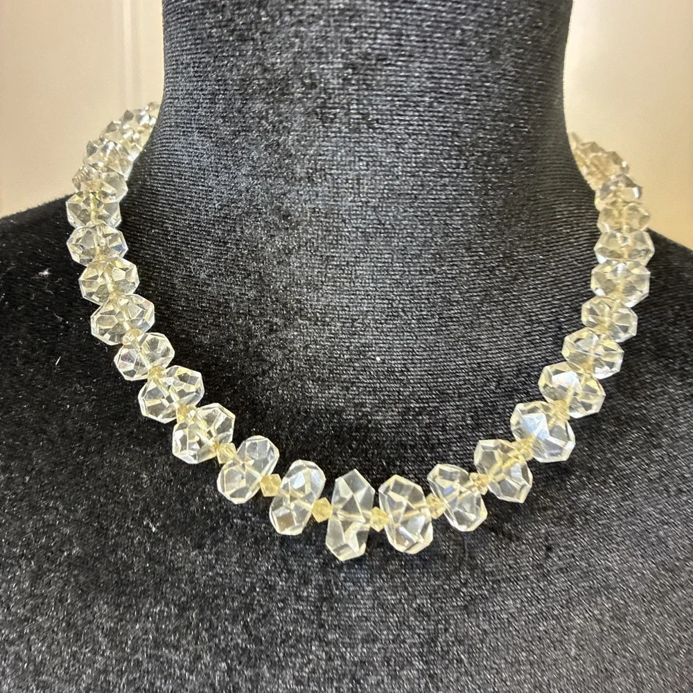Vintage Faceted Clear Glass Bead Necklace Graduated Barrel Clasp 17 Inch Womens